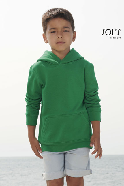 Condor Kids - 04238ΦΟΥΤΕΡ ΜΠΛΟΥΖΕΣ / SOLSΠαιδικό hoodieΠεριγραφή:Αυτό το παιδικό hoodie διαθέτει μανικοκόλληση και πλαϊνές ραφές για άψογη εφαρμογή. Με ριπ 1x1 στις μανσέτες και το κάτω μέρος, προσφέρει πρακτικότητα με τσέπη καγκουρό και φοδραρισμένη κουκούλα για επιπλέον ζεστασιά. Η ενίσχυση (μισοφέγγαρο) για εκτύπωση στο εσωτερικό του γιακά το καθιστά ιδανικό για επαγγελματική ένδυση και casual εμφανίσεις.Σύνθεση:Φούτερ 280g/m² - Βουρτσισμένο fleece εσωτερικά - 80% Βαμβάκι - 20% Ανακυκλωμένο πολυέστερ||Grey melange: 80% Βαμβάκι/20% Ανακυκλωμένο πολυέστερΕφαρμογή ως Επαγγελματική Ένδυση:Ιδανικό για σχολικές δραστηριότητες και οργανωμένες εκδηλώσεις, το hoodie αυτό μπορεί να χρησιμοποιηθεί σε κάθε επαγγελματική ένδυση, προσφέροντας άνεση και στυλ σε κάθε παιδική εμφάνιση.Δυνατότητα Προσαρμογής:Η δυνατότητα εκτύπωσης λογοτύπων ή μηνυμάτων καθιστά αυτό το hoodie μοναδικό για κάθε επαγγελματική χρήση ή event.Διαθέσιμα Χρώματα:Διατίθεται σε ποικιλία χρωμάτων, που προσφέρουν επιλογές για κάθε προτίμηση.